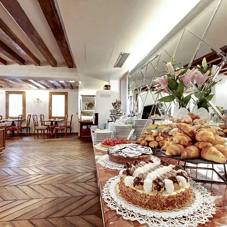 فندق كازانوفا البندقية